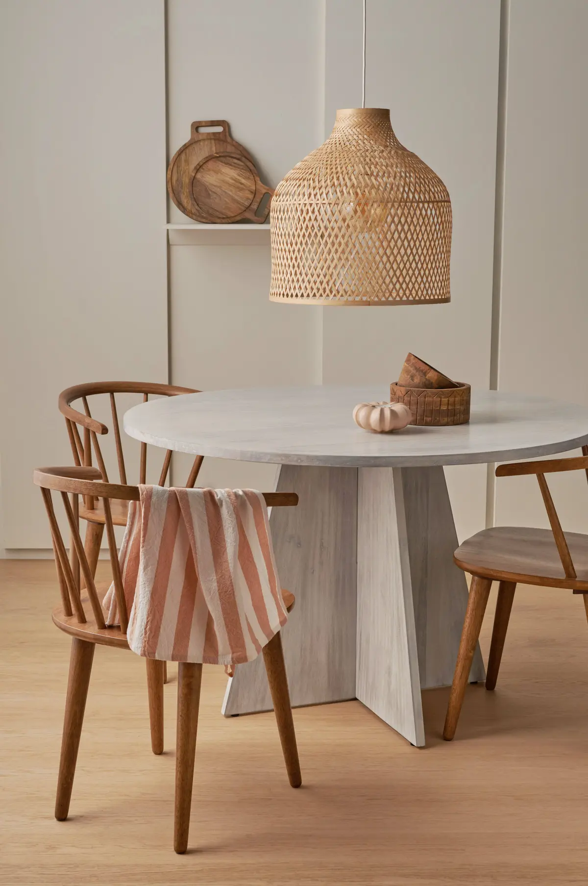 Kjøkkenbord Eskil Ø 120 cm Hvitbeiset