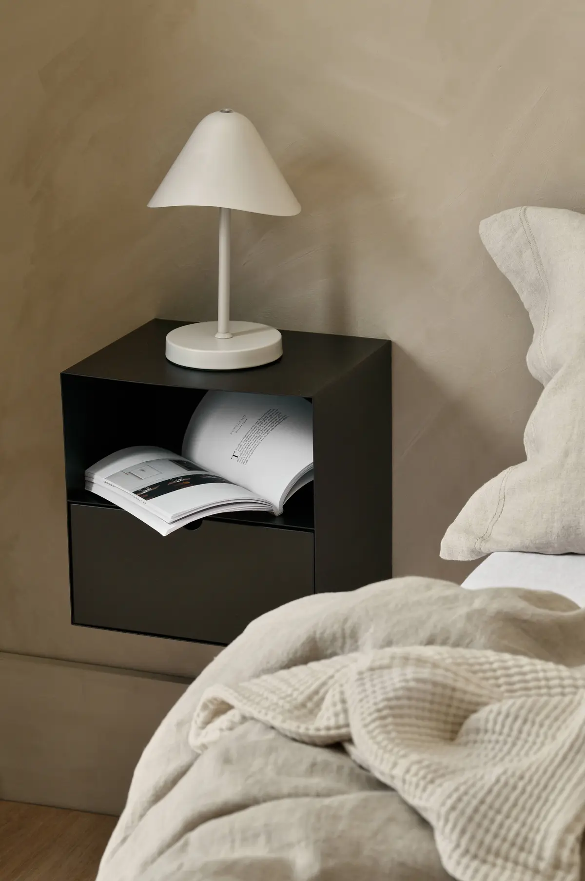Nattbord Jolin Matt black