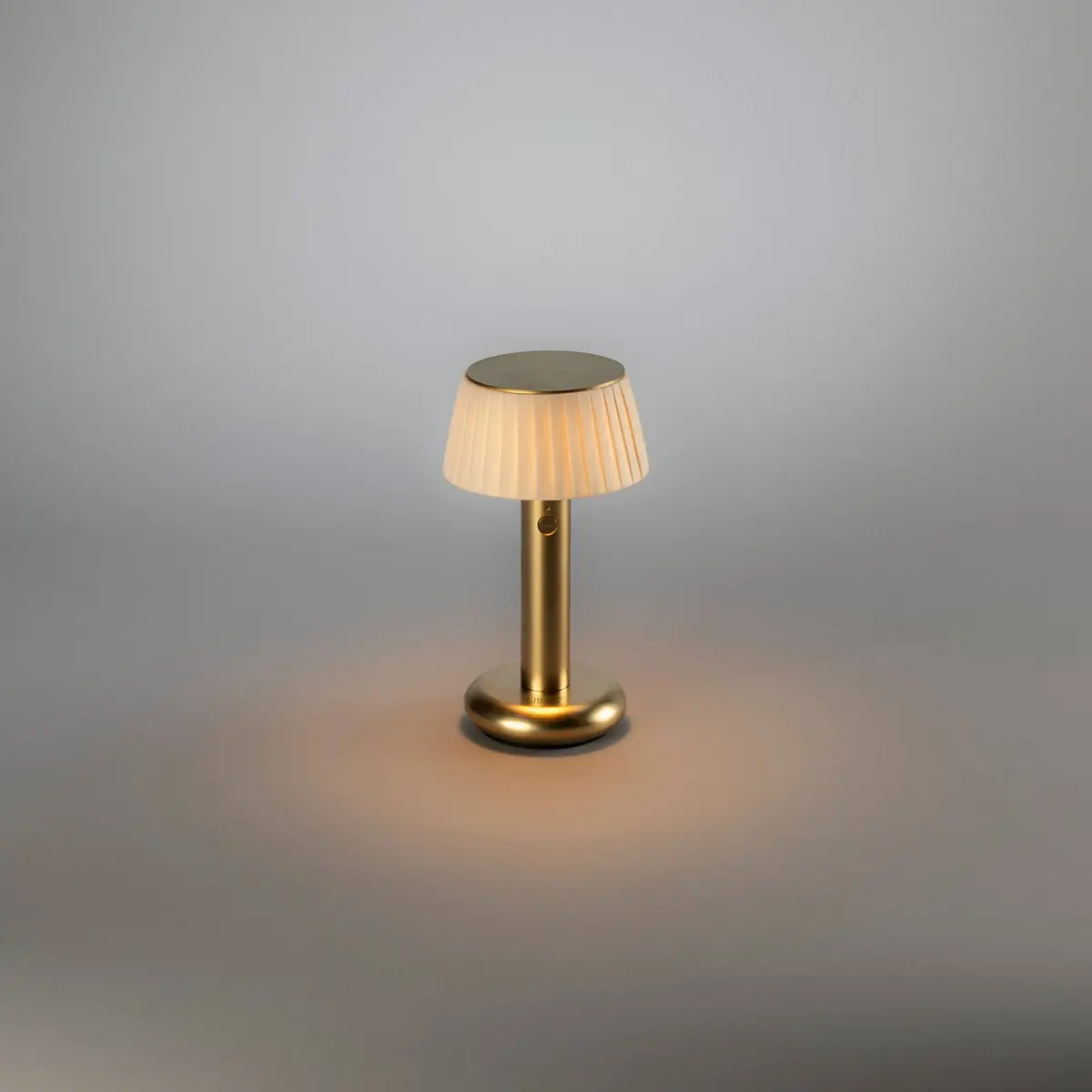 Bordlampe Grasse usb Matt mässing