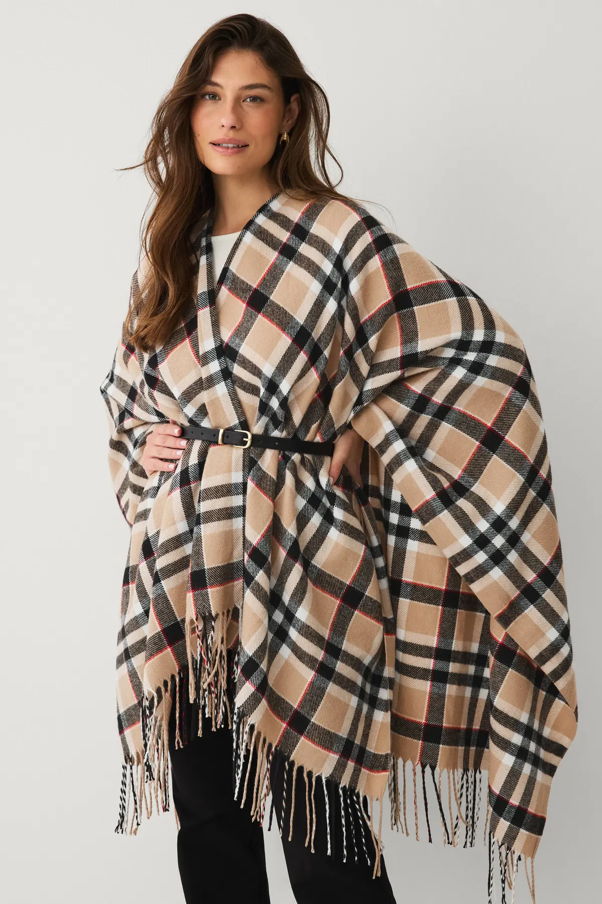Strikket poncho Beige svart rutete