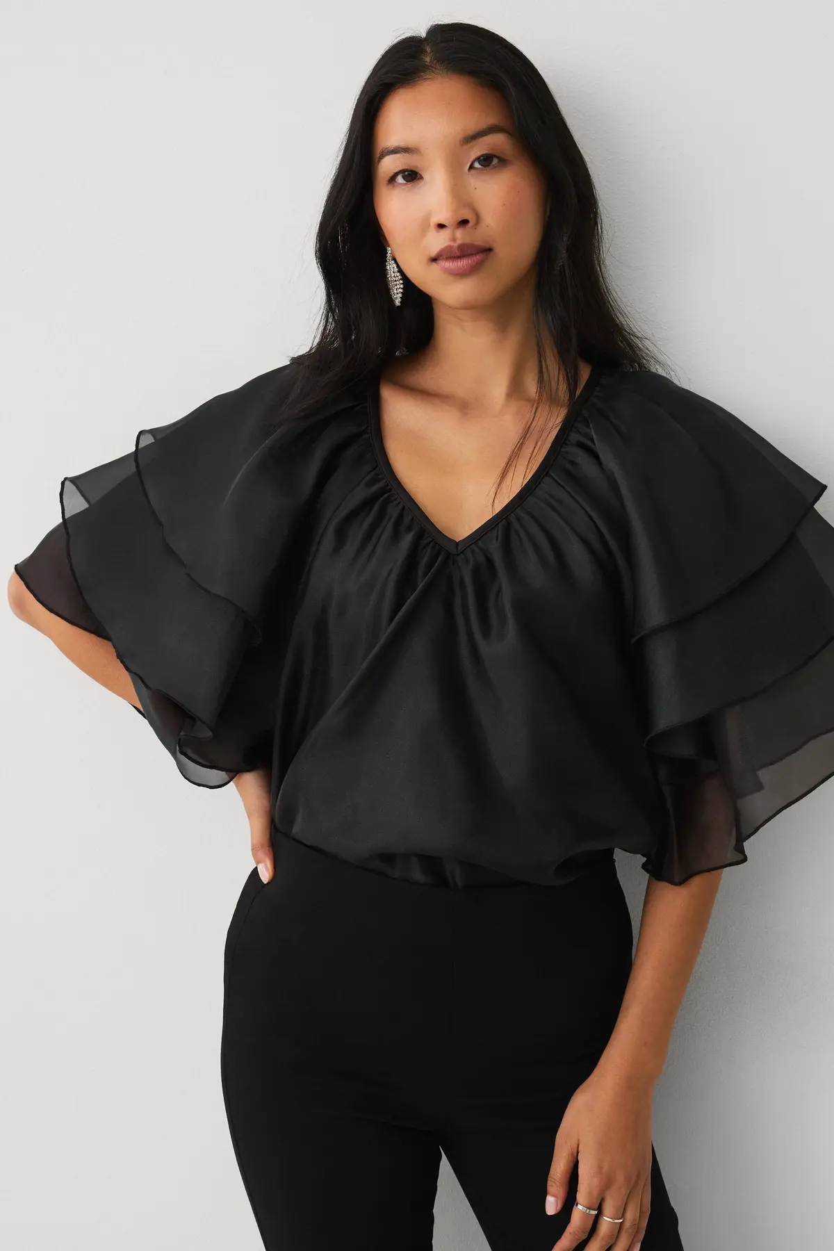 Bluse med draperte volangermer Svart