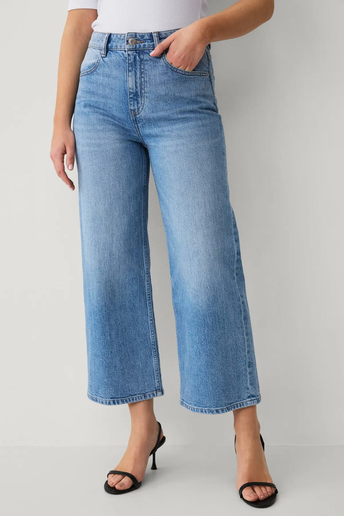 Avkortede jeans med brede bein Lyseblå