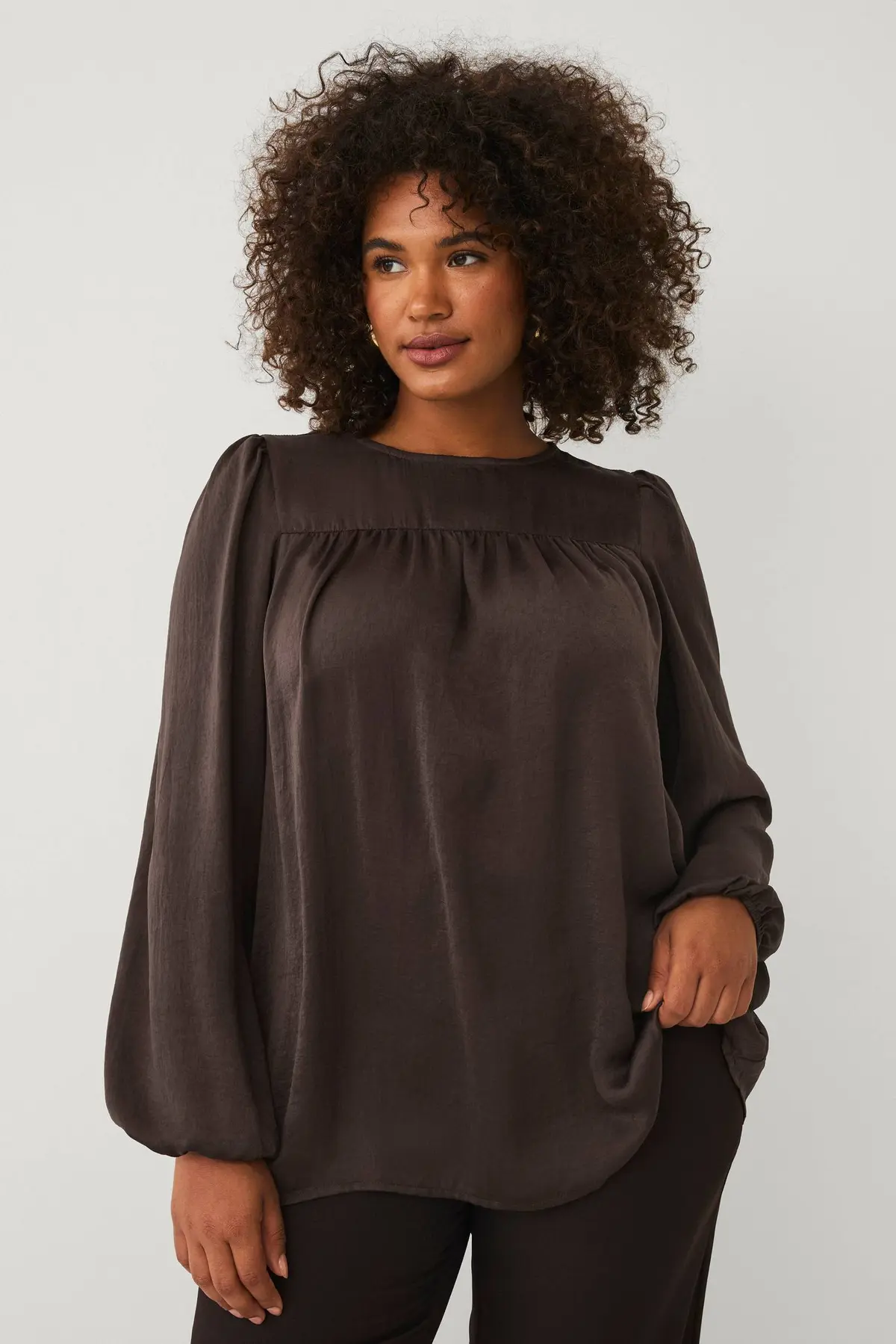 Bluse med ballongermer Brun