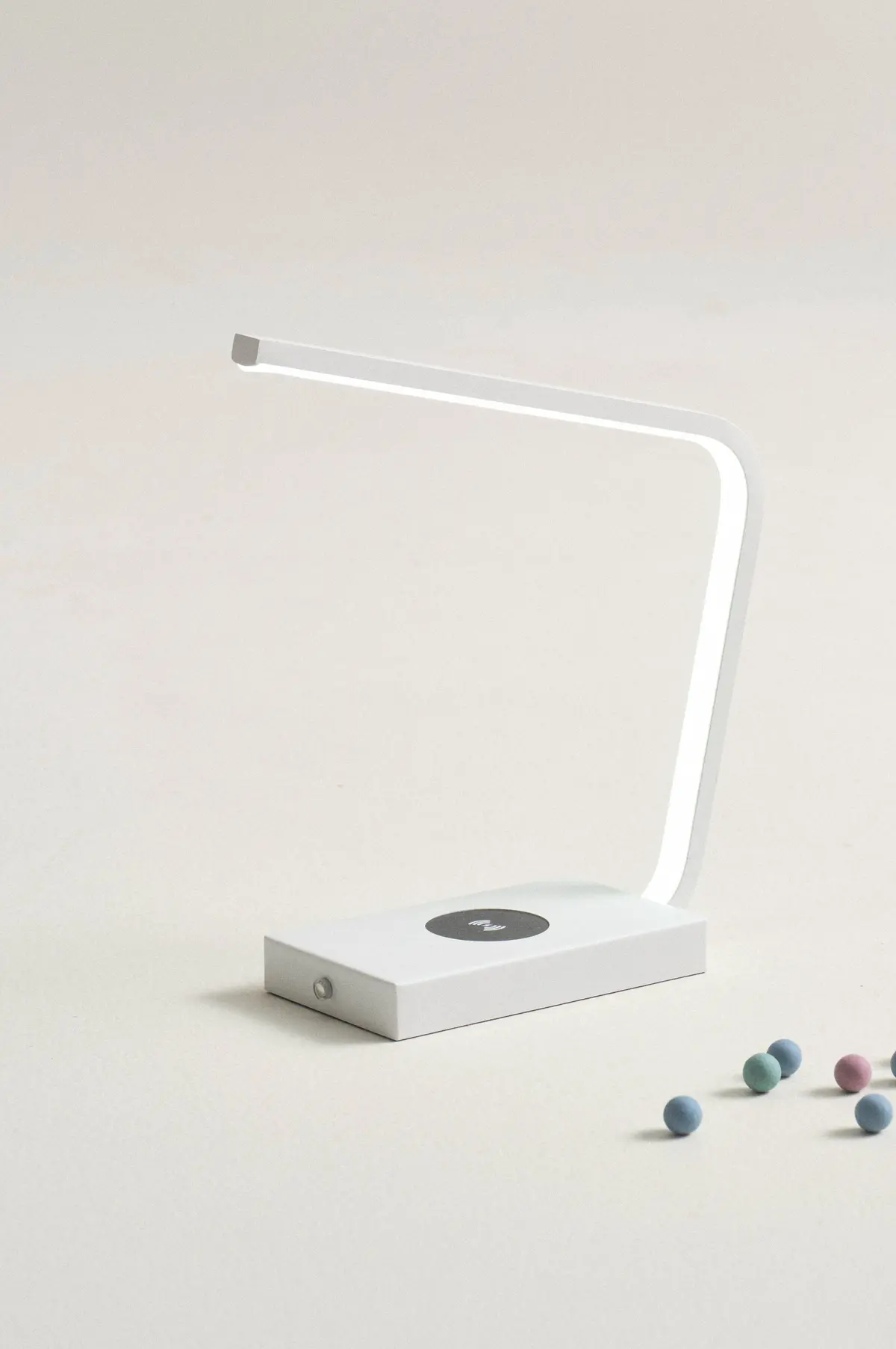 NICI bordlampe LED oppladbar/ladefunksjon