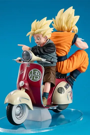 Super Saiyan Son Goku & Super Saiyan Son Gohan on Motorbike Desktop PVC Diorama 16 cm