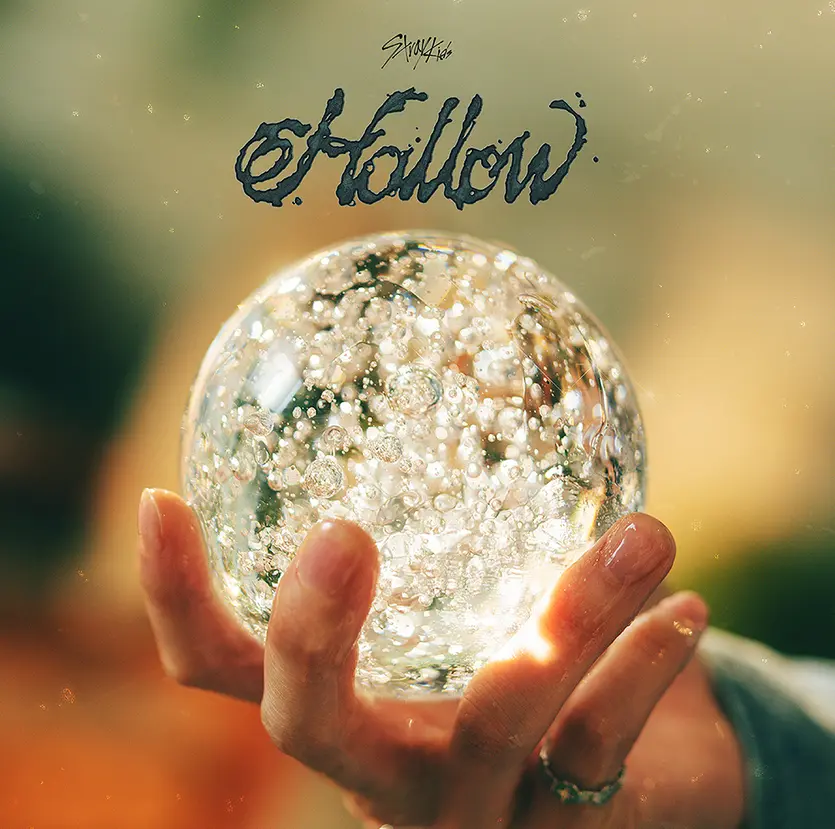 Hollow [Regular Edition]