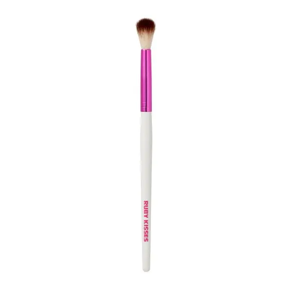 Ruby Kisses Tapered Eyeshadow Brush