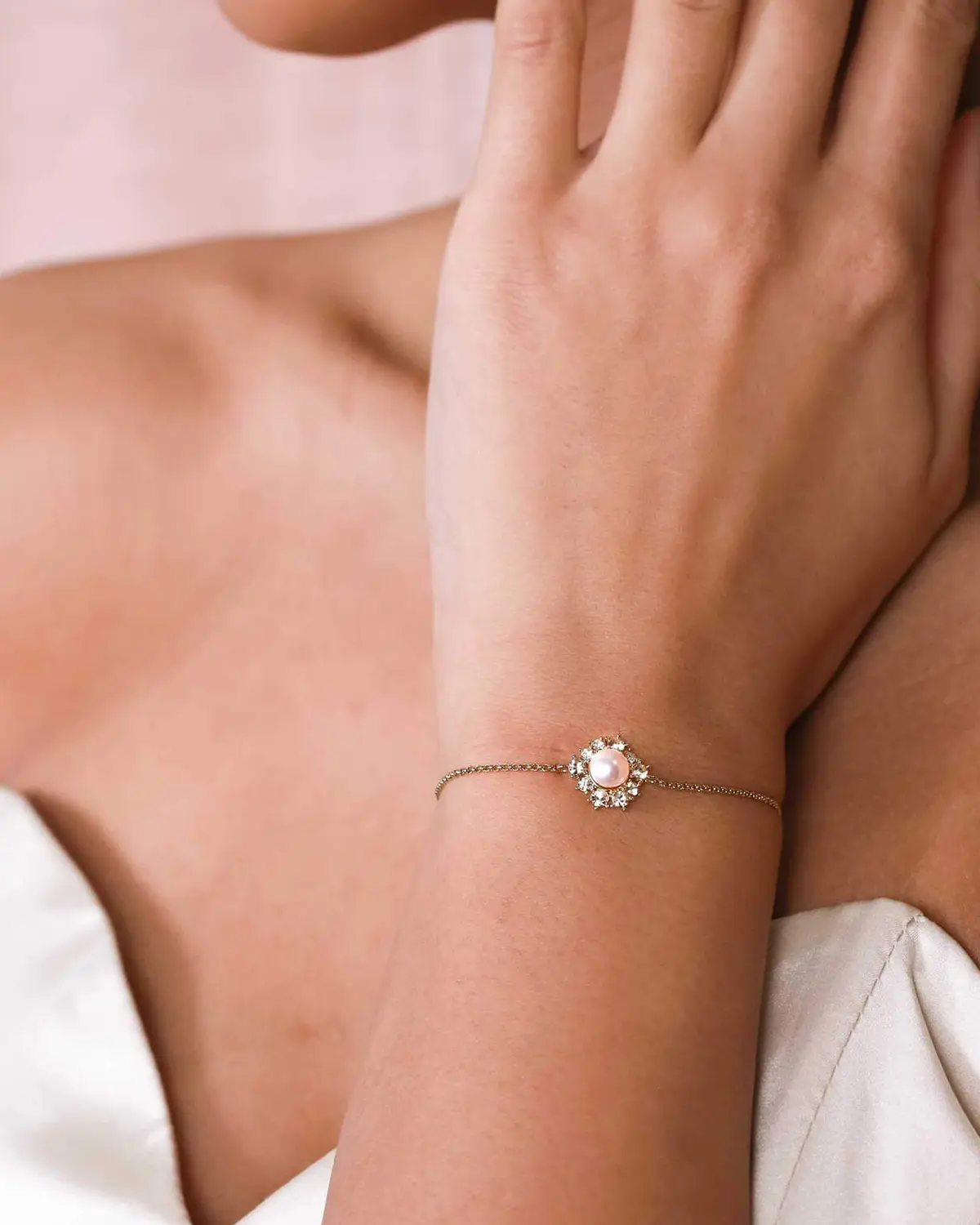 Emily pearl bracelet rosaline