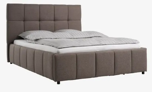 Sengeramme VEMMELEV 150x200cm m/magasin mørk sand stoff
