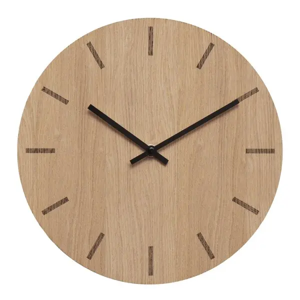 Light Oak veggklokke 28 cm lys eik m/svart viser