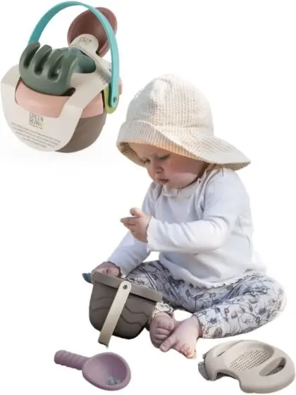 Dantoy Green Bean Bøttesett - bøtte med sil, spade, rake og sandform