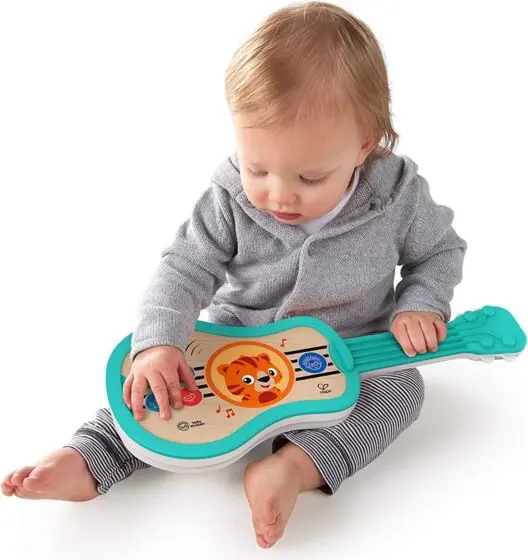 Hape Baby Einstein Sing & Strum Magic Touch Ukulele - musikkeleke i tre med 6 melodier