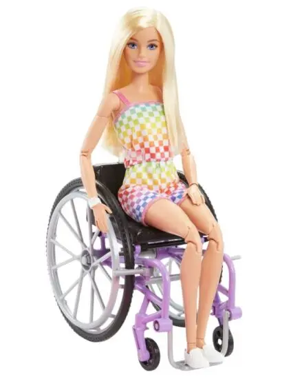 Barbie Fashionistas dukke i rullestol - blond dukke med rutete buksedrakt og rampe