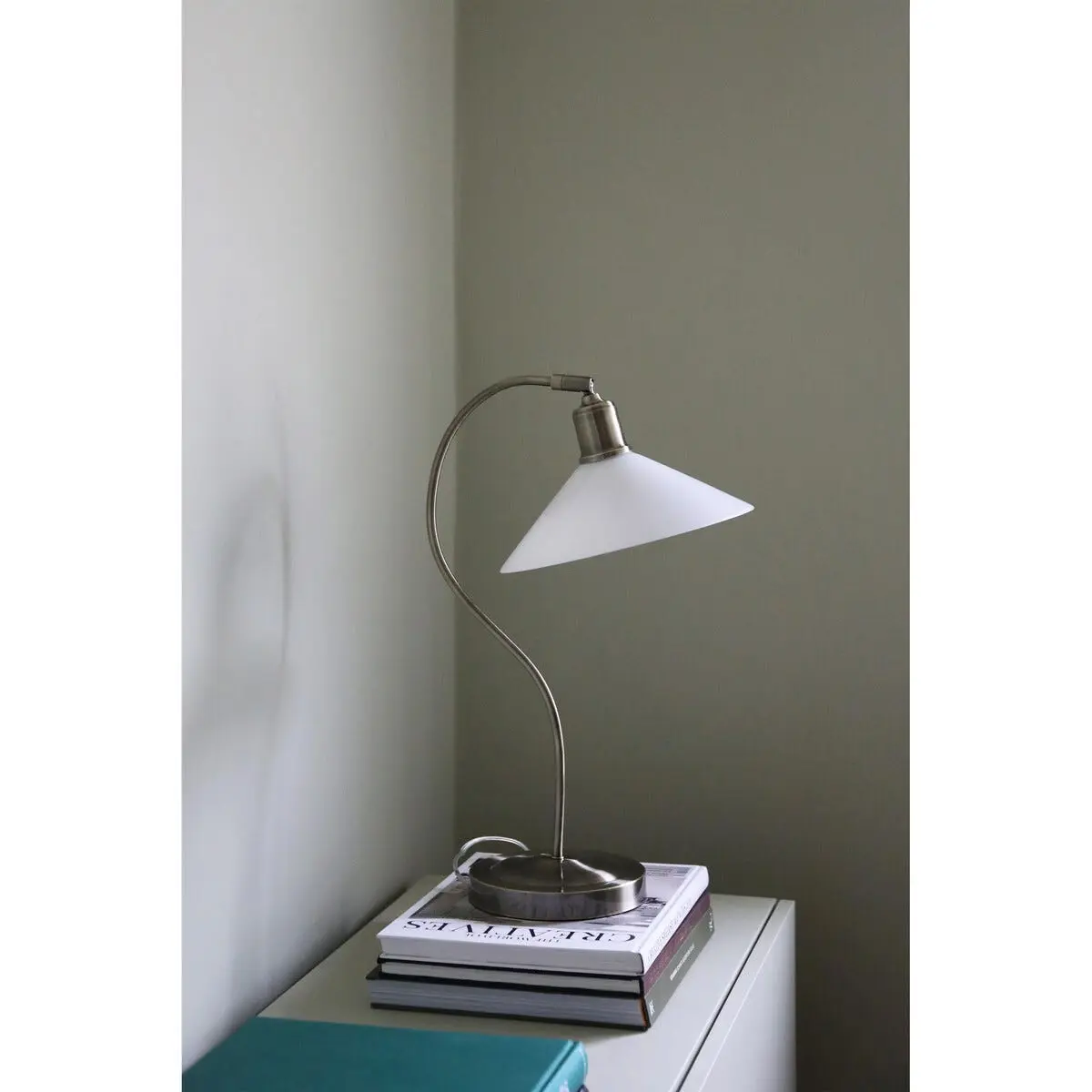 Markslöjd Vela bordlampe med glasskjerm messing 50 cm