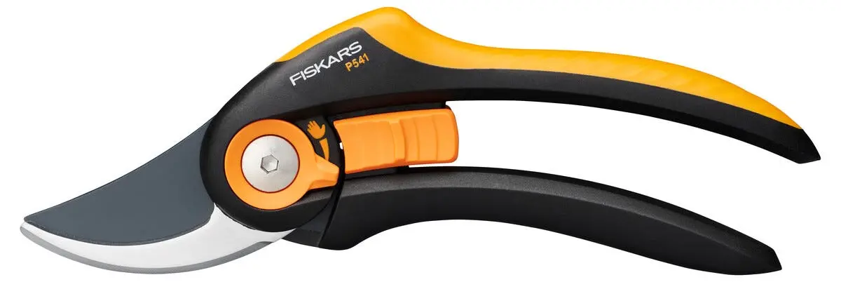 Fiskars Plus SmartFit P541 hagesaks med sideskjær