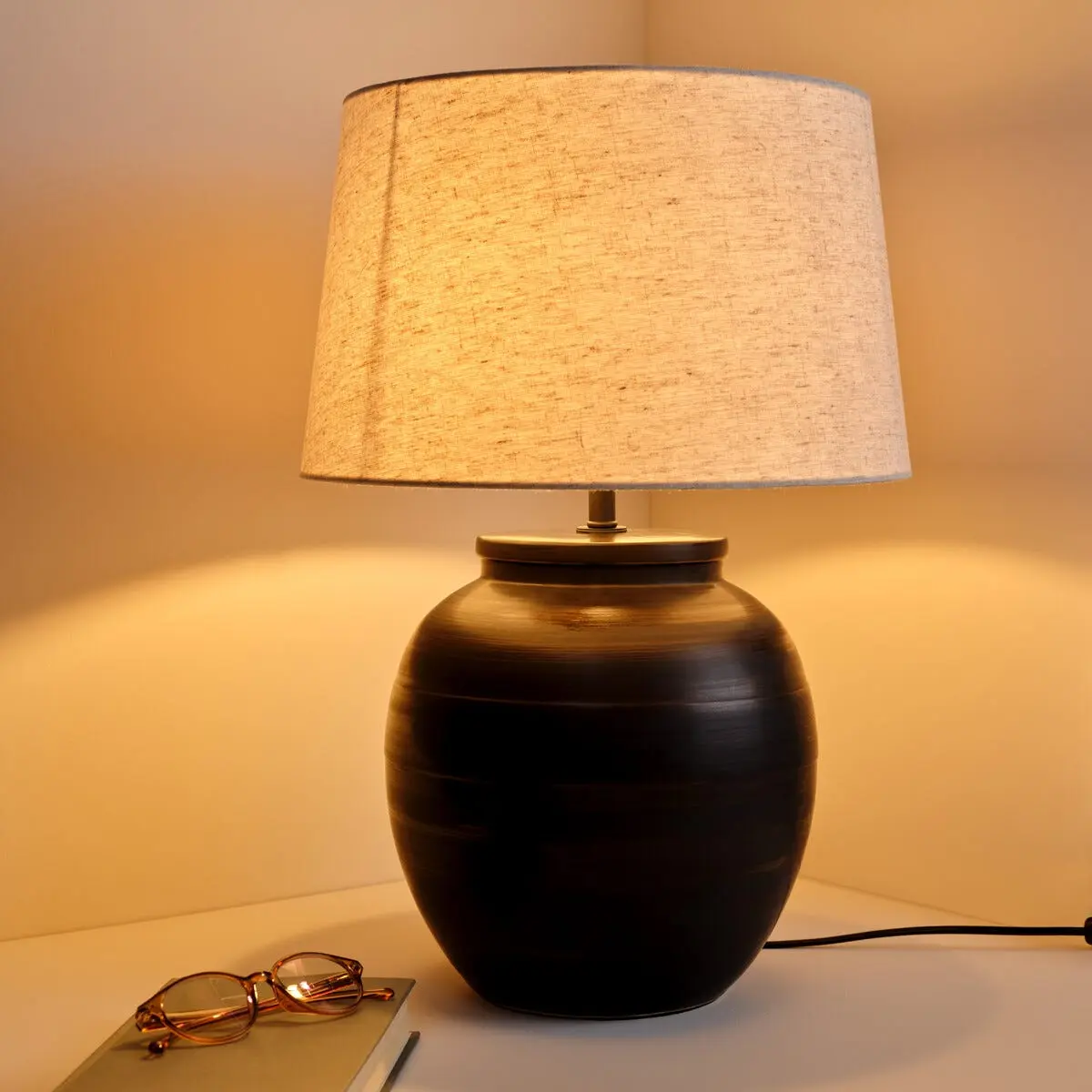 Northlight Elvira bordlampe med keramikkfot, 52,5 cm