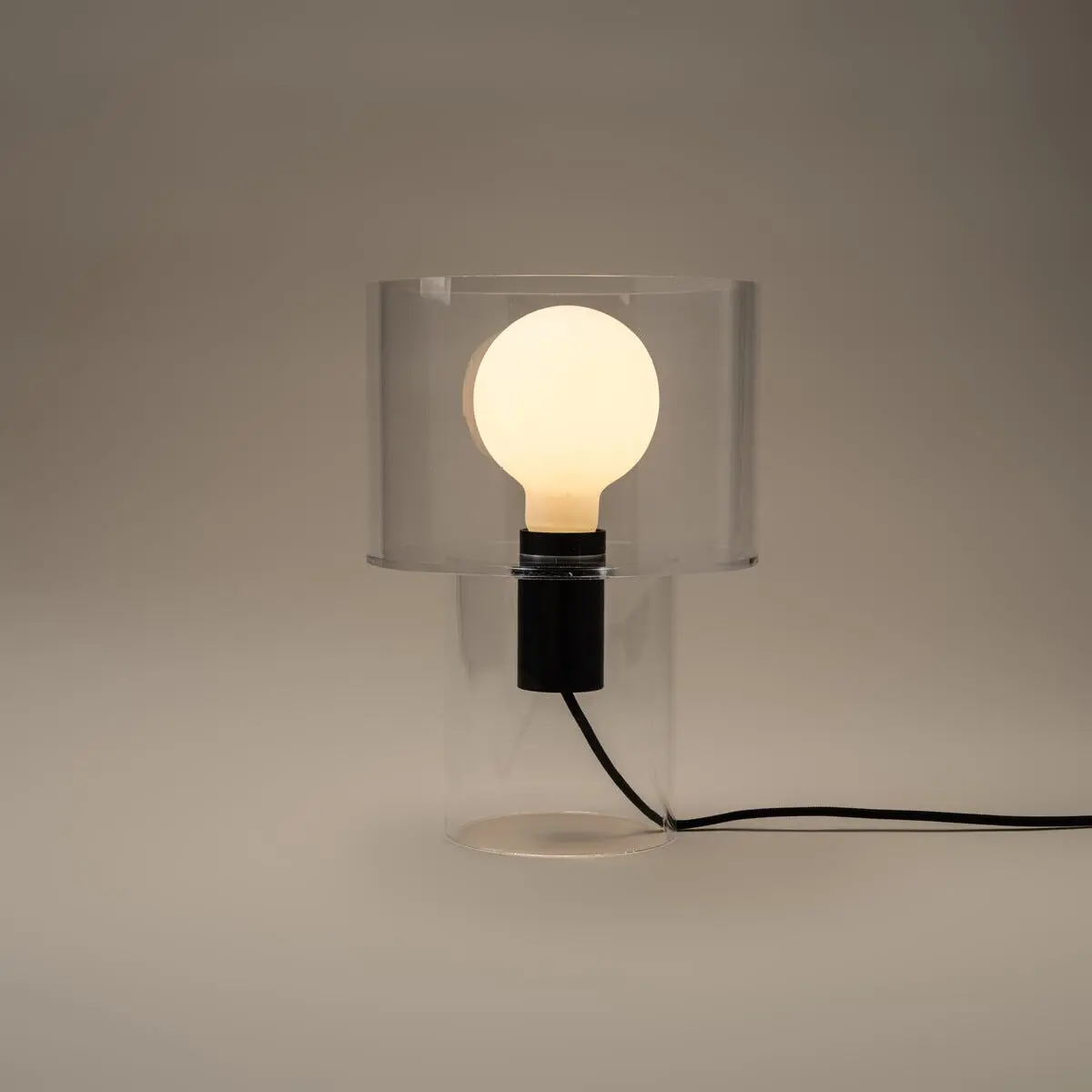 Northlight Kiara bordlampe i transparent akryl, 28 cm