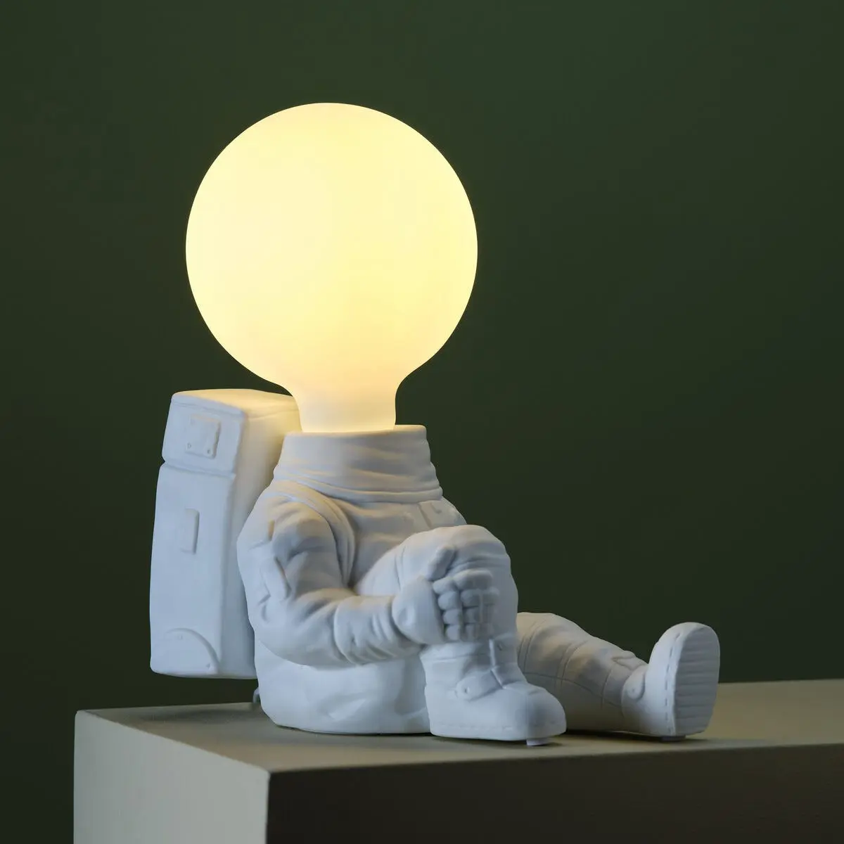 Northlight Neil bordlampe astronaut, E27, hvit