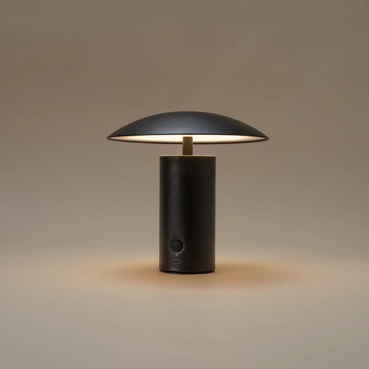 Tage oppladbar bordlampe metall svart, 20 cm, Northlight