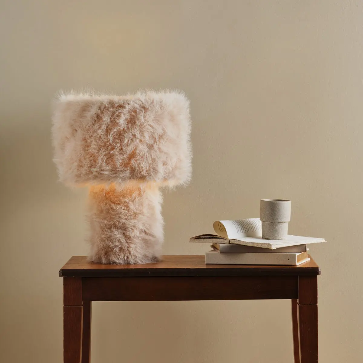 Northlight Bonnie fluffy bordlampe, beige, 38 cm