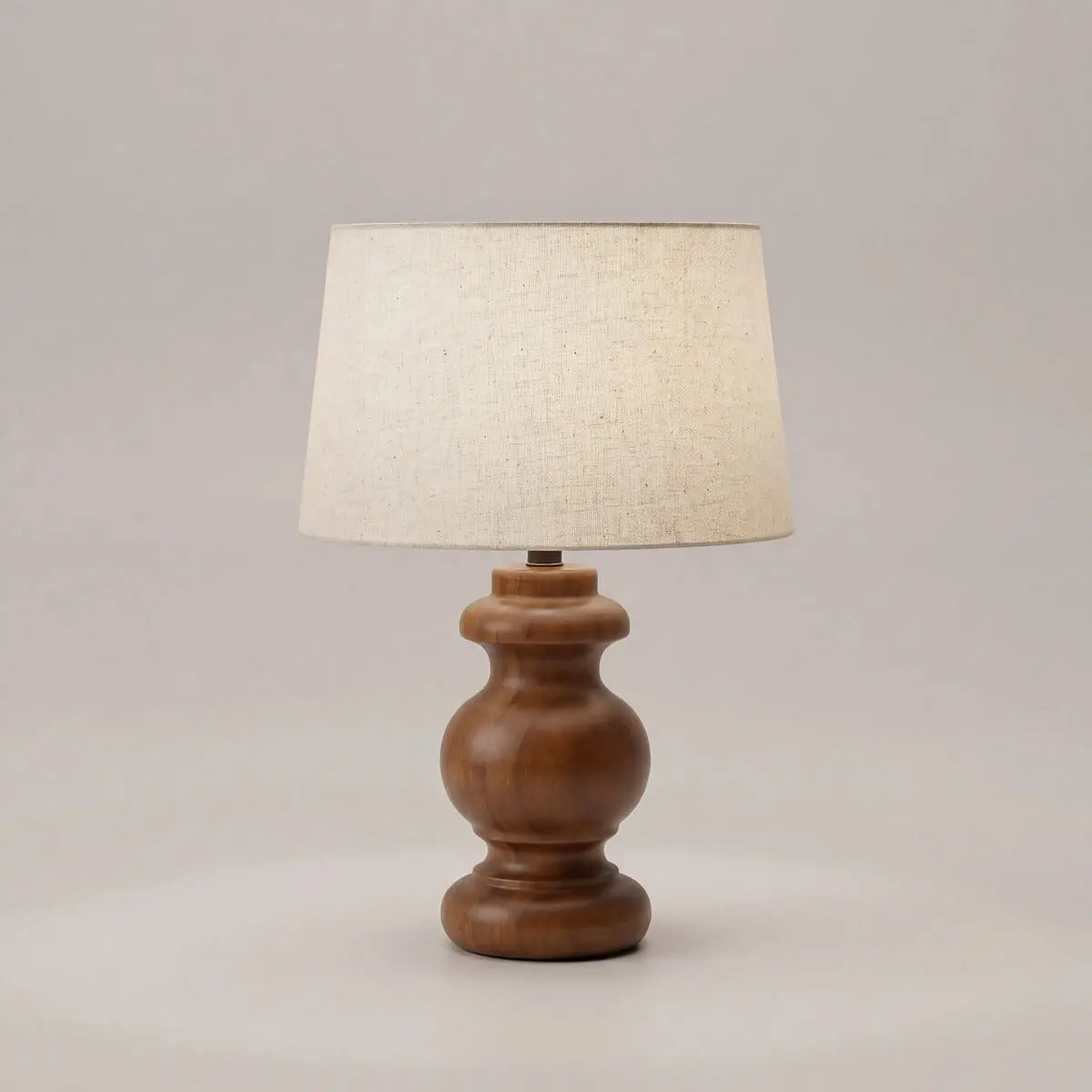Thora bordlampe i tre, 32,5 cm, Northlight