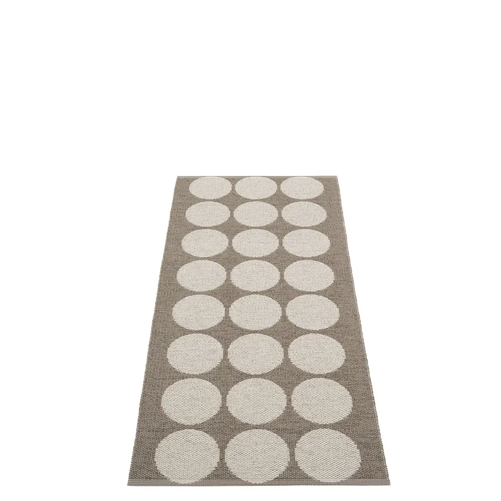 Hugo Walnut/ Linen