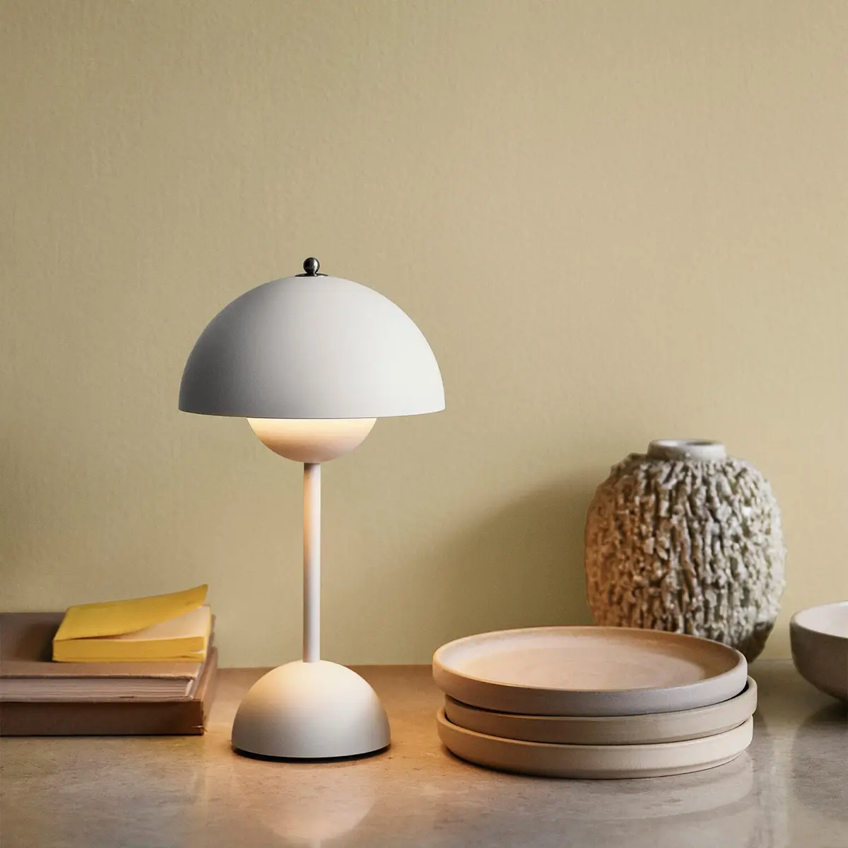 Flowerpot VP9 Oppladbar Bordlampe Matt Hvit