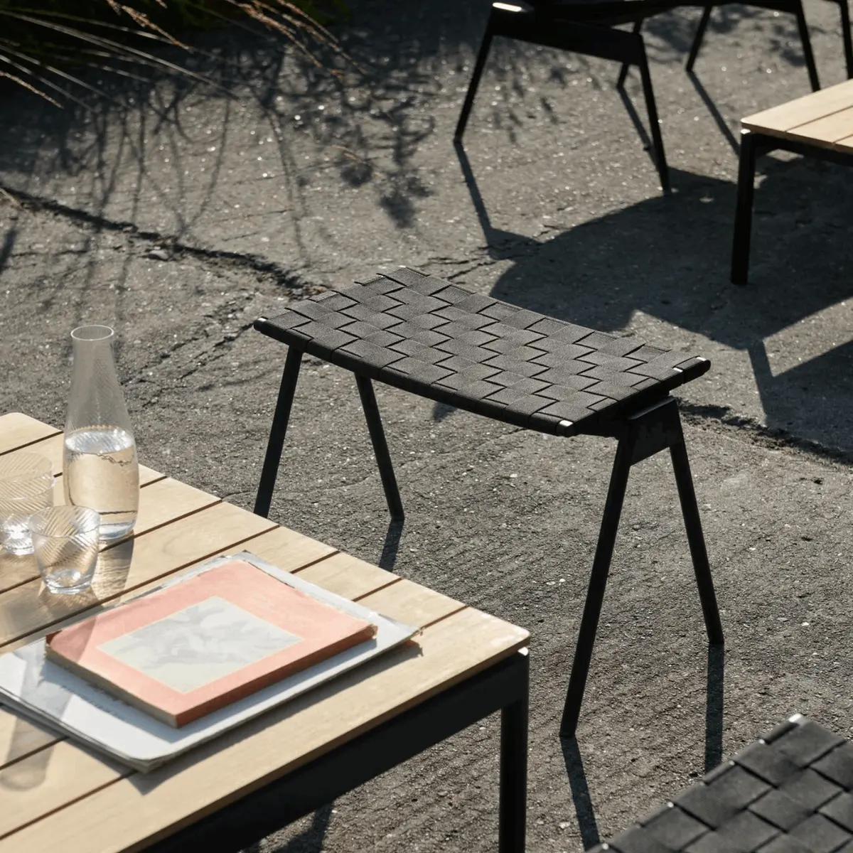 Utendørs Fotskammel AV46 Warm Black
