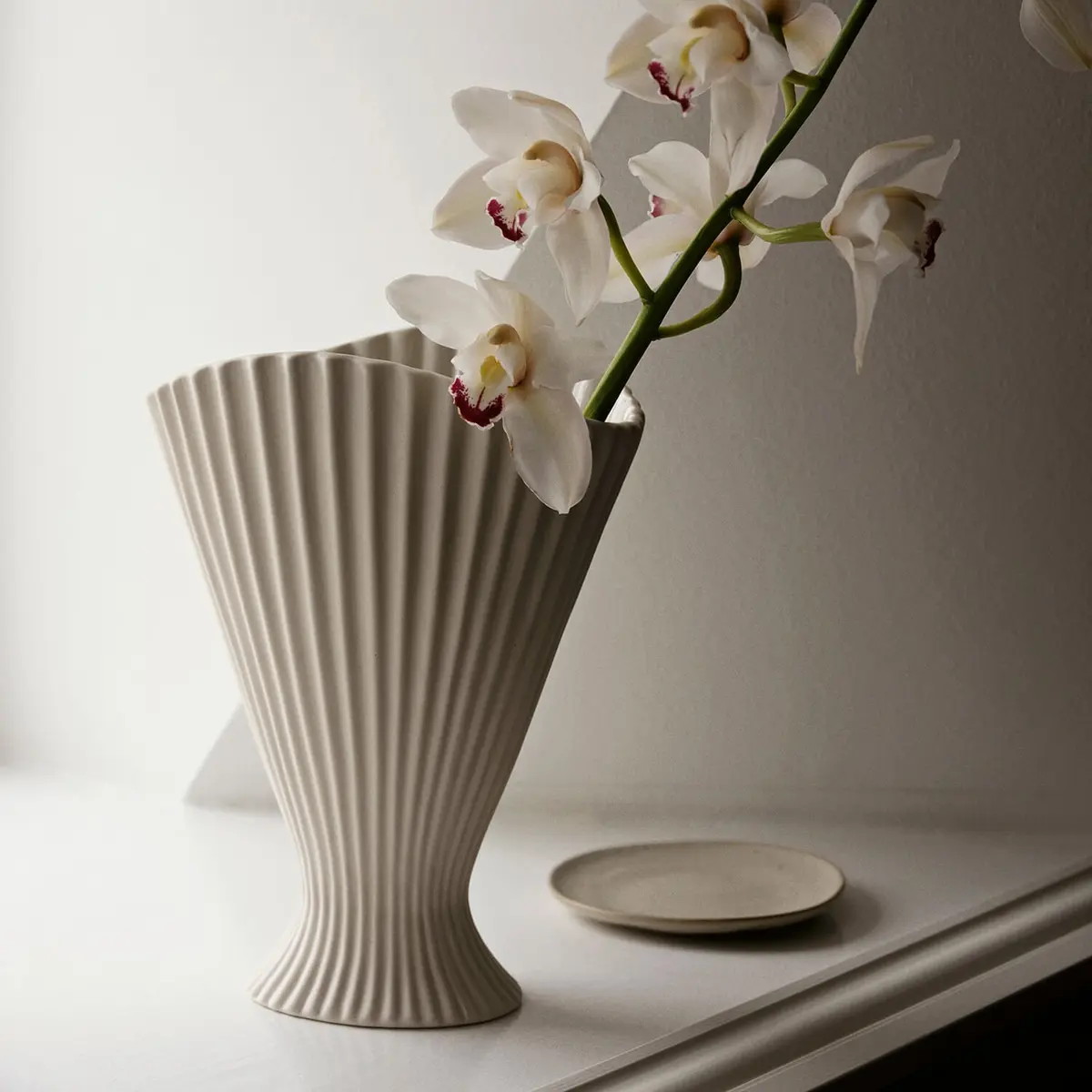 Fountain Vase Off White