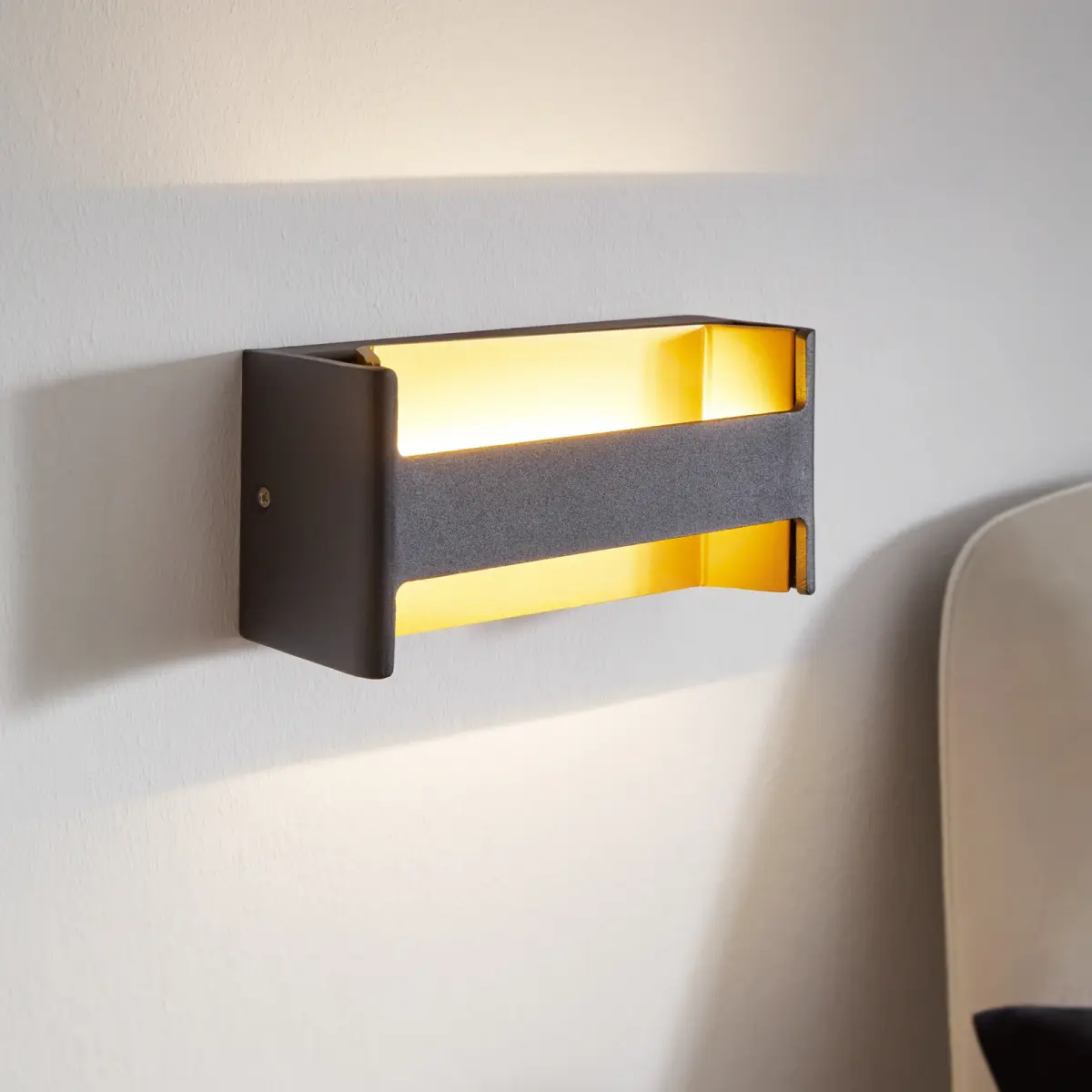 LED-vegglampe Feloniche i svart/gull