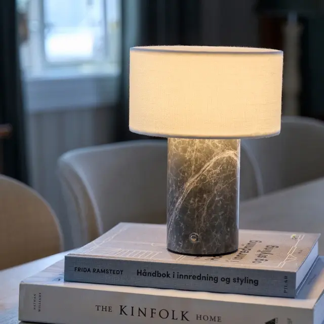 Tingeling marble oppladbar bordlampe 20cm grå