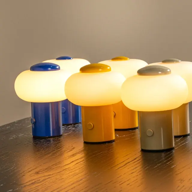 Gustav LED oppladbar bordlampe 9,5cm gul