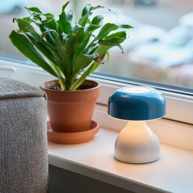 Myla Mini LED oppladbar bordlampe 12cm blå