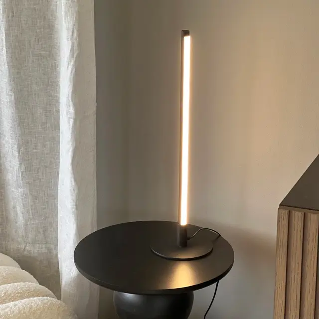 Ivy LED bordlampe 46cm sort