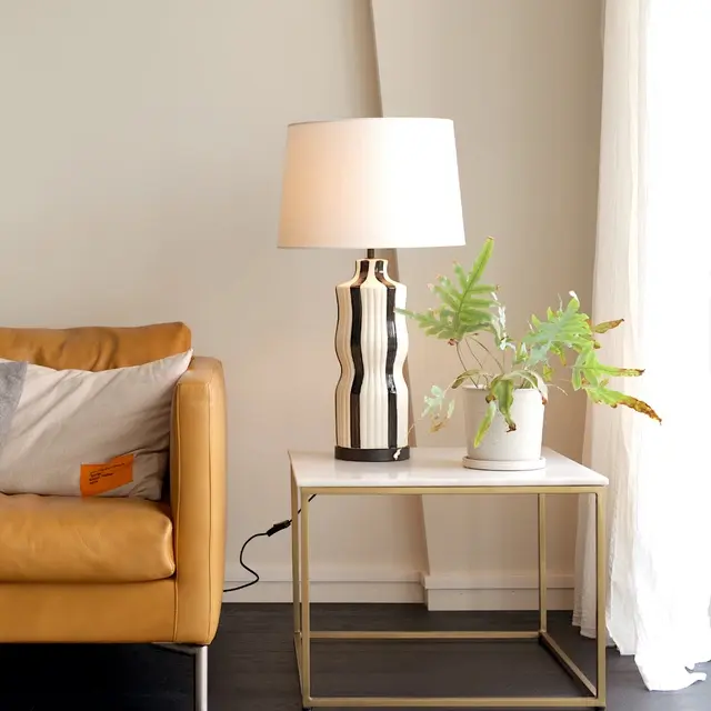 Stripes bordlampe 73cm sort