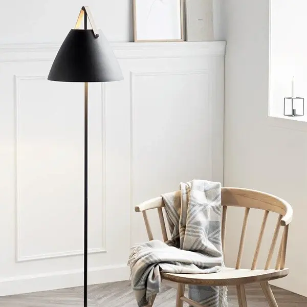 Strap gulvlampe 153cm sort