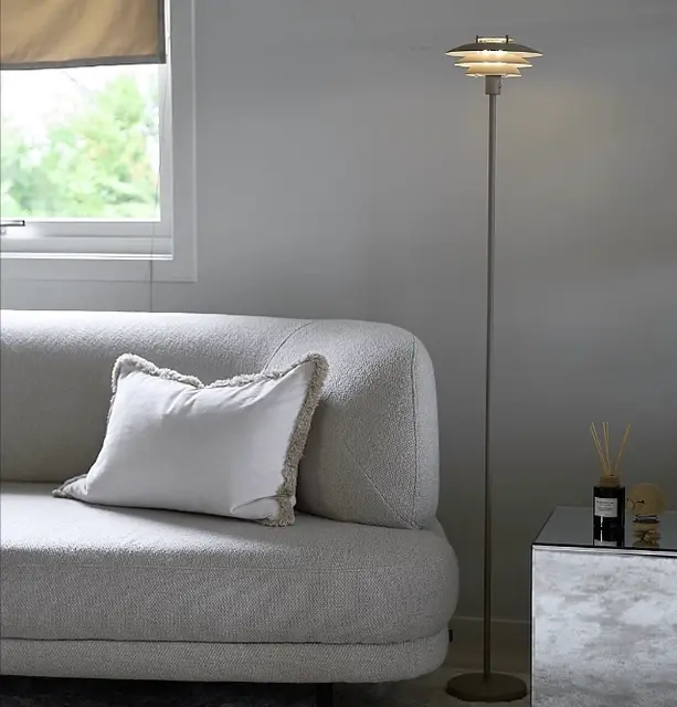 Joakim LED oppladbar gulvlampe 135cm beige