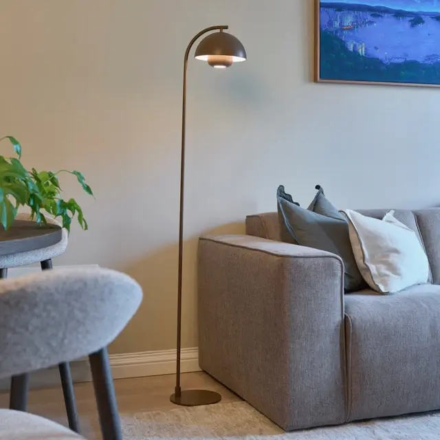 Myla LED oppladbar gulvlampe 145cm brun
