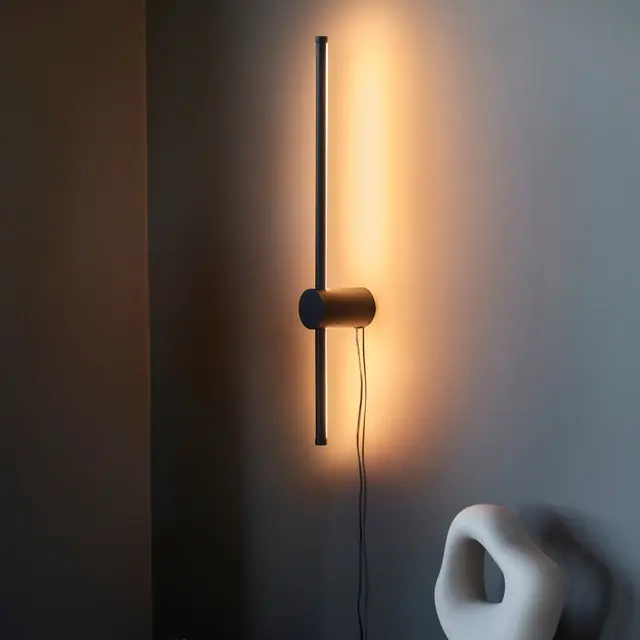 Pole LED vegglampe 60cm sort