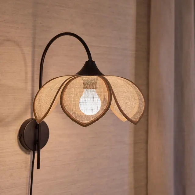 Luftig Lotus vegglampe 41cm natur