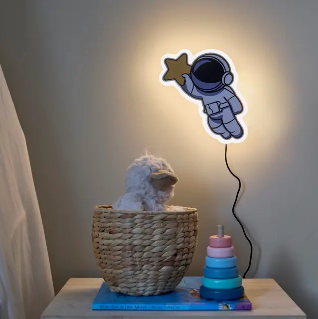Astronaut LED vegglampe 24cm hvit