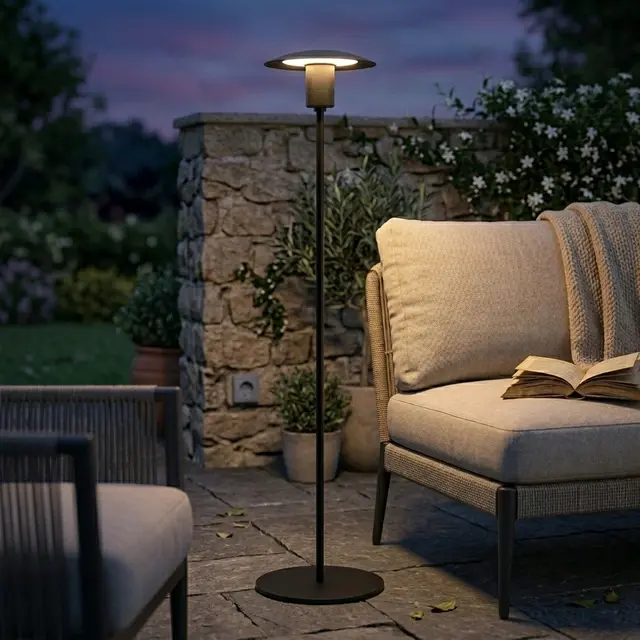 Ufo LED oppladbar utelampe gulv IP65 130cm sort
