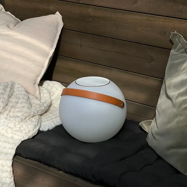 Carry oppladbar utelampe og høyttaler IP65 25cm hvit