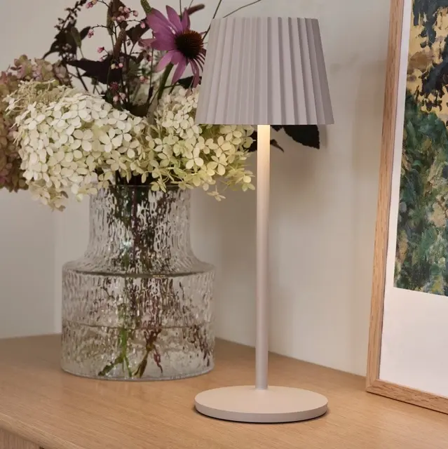Stella Garden LED oppladbar utelampe bord IP65 38cm beige