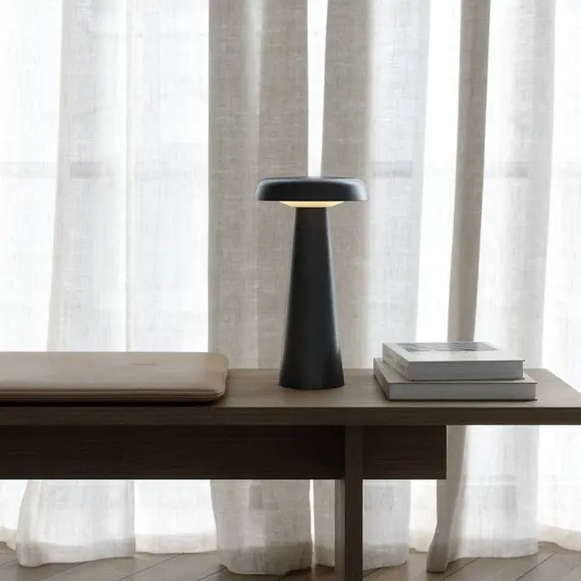 Arcello LED bordlampe oppladbar IP54 grå