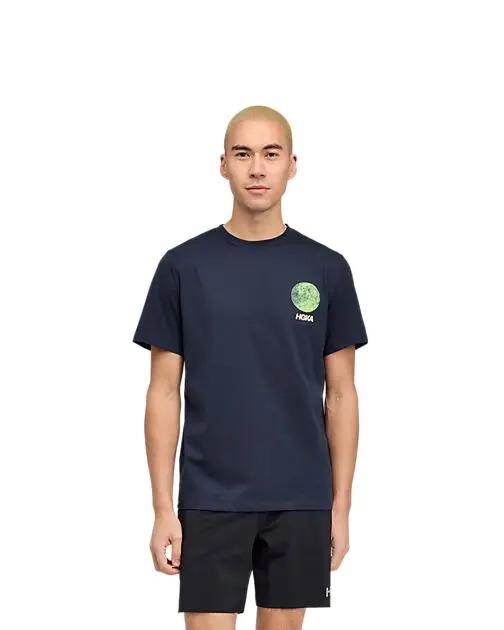 HOKA M HOKA COLLAGE GPX TEE VARSITY NAVY Herre