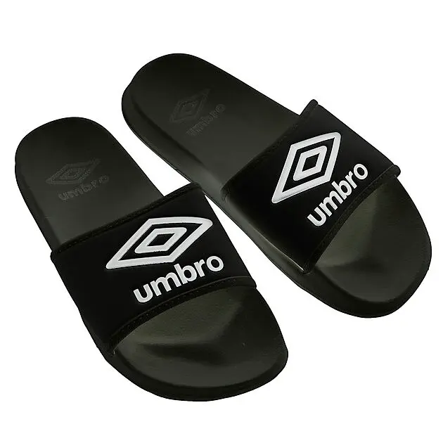 UMBRO Core Slippers Black Unisex | Sport1.no