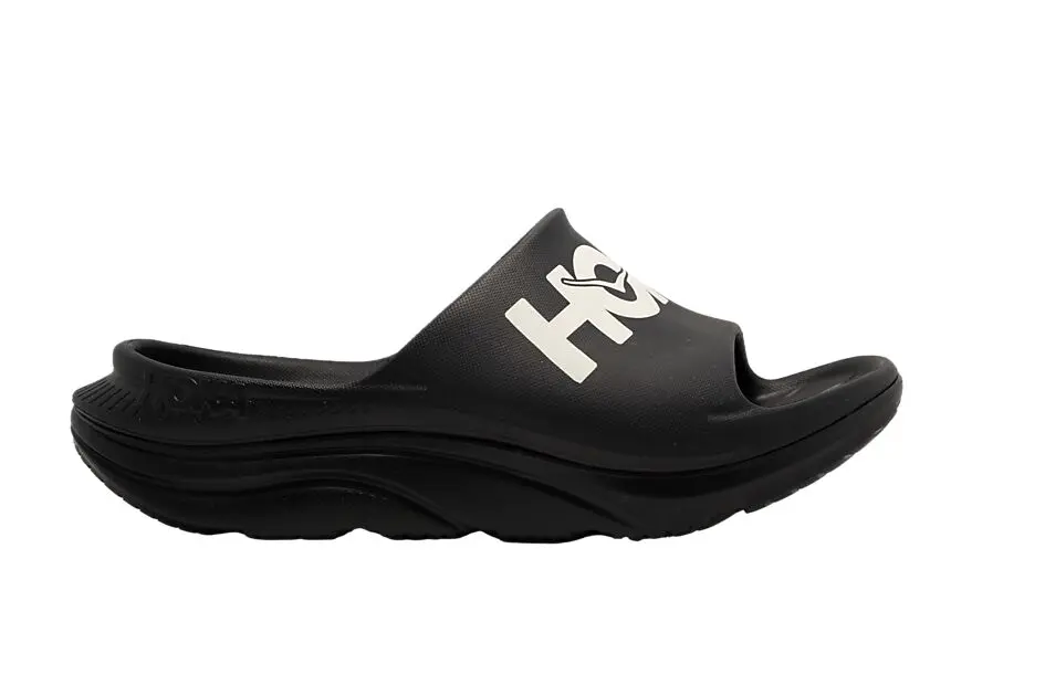 HOKA U ORA ATHLETIC SLIDE BLACK / WHITE Unisex | Sport1.no