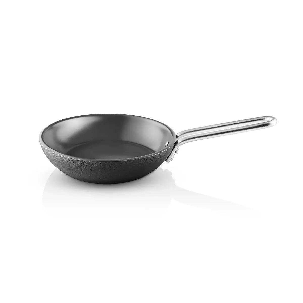 Professional Laser Titanium Slip-Let stekepanne, Black, Ø20 cm