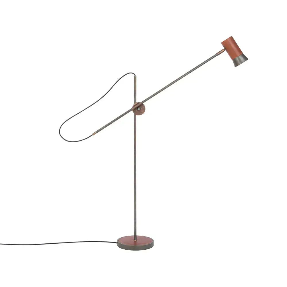 Kusk gulvlampe, jernoksid/skinn